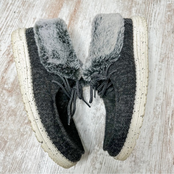 Hey Dudes Britt Dark Charcoal Slip On Bootie Size 9 - Picture 4 of 5